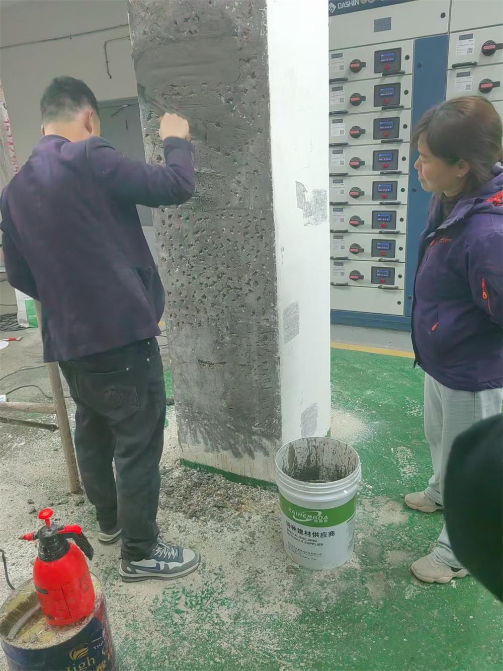 高強聚合物砂漿材料施工現場.jpg